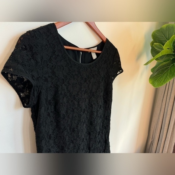 Banana Republic Sheath Lace Dress - Picture 2 of 3